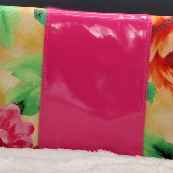 Charming Charlie Floral Wristlet Clutch – Pink Patent Accent – Bold Statement - Picture 4 of 12